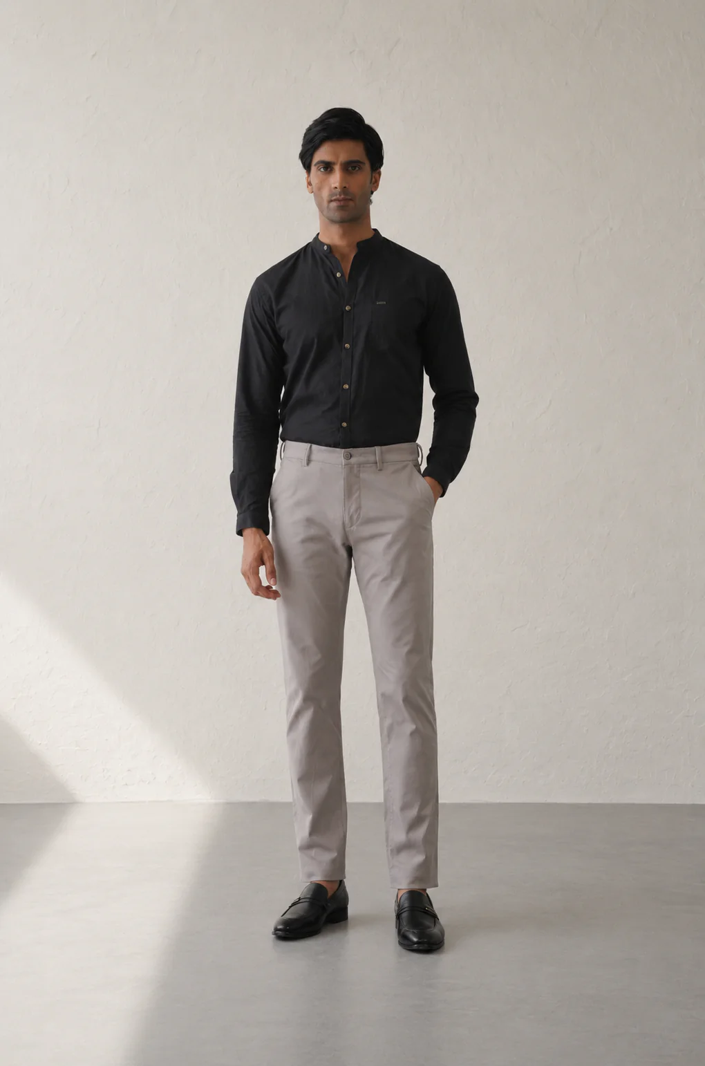 The Regular Fit Travel Chino - Grey